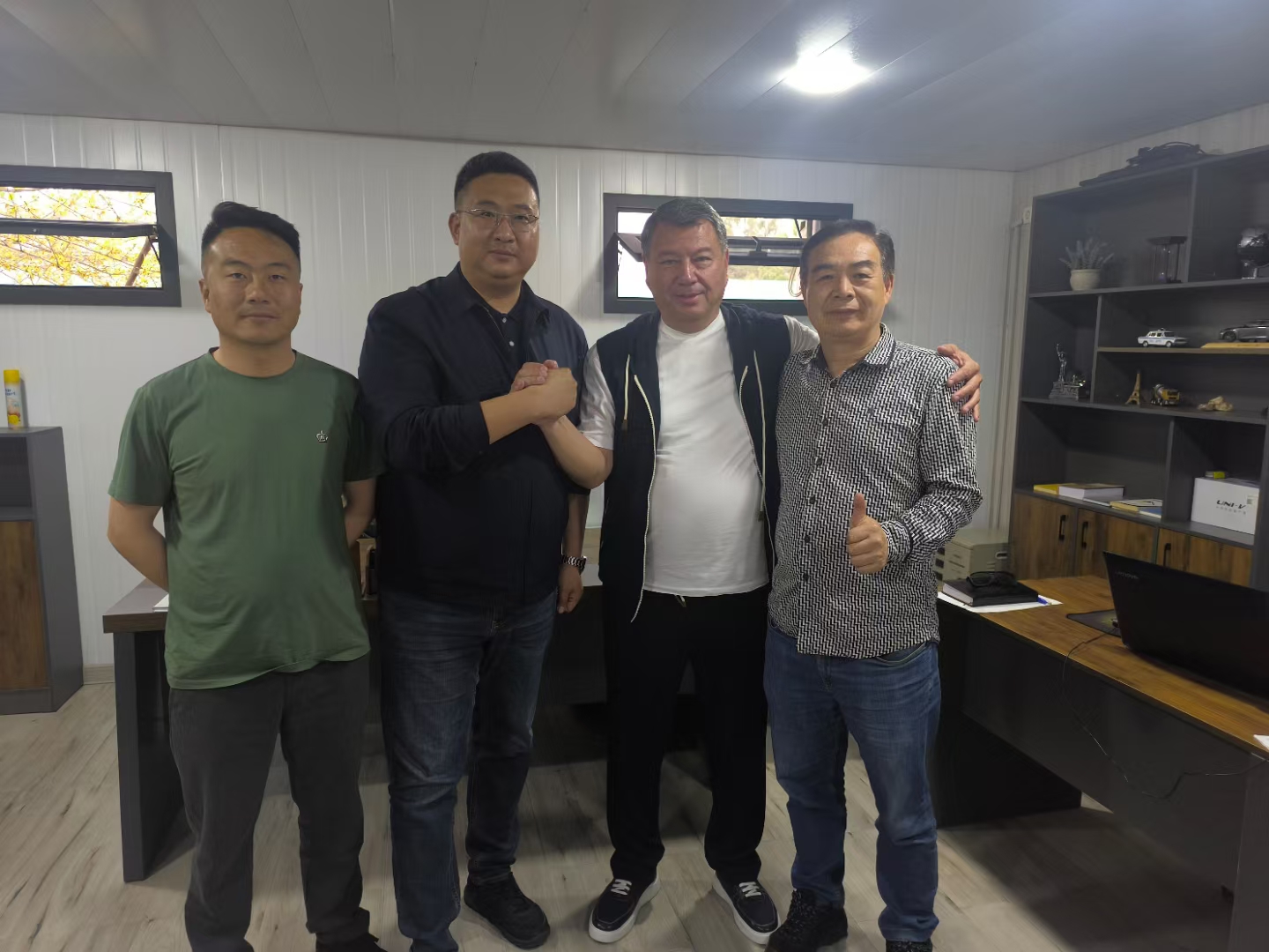 新增的整機銷售新疆代理商簽約現(xiàn)場 (5).jpg